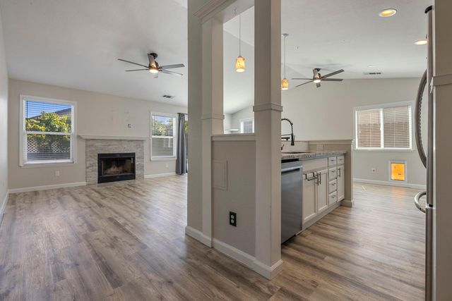 379 Shalako Dr, Oakdale, CA 95361