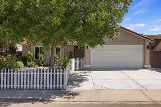 379 Shalako Dr, Oakdale, CA 95361