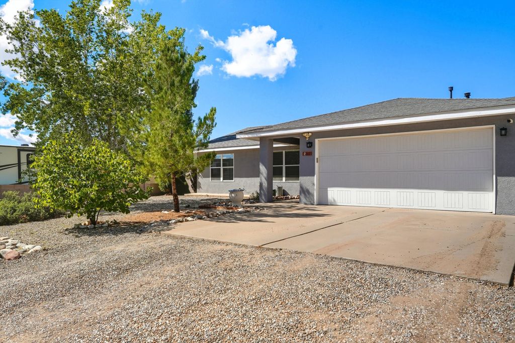 601 2nd St SW, Rio Rancho, NM 87124