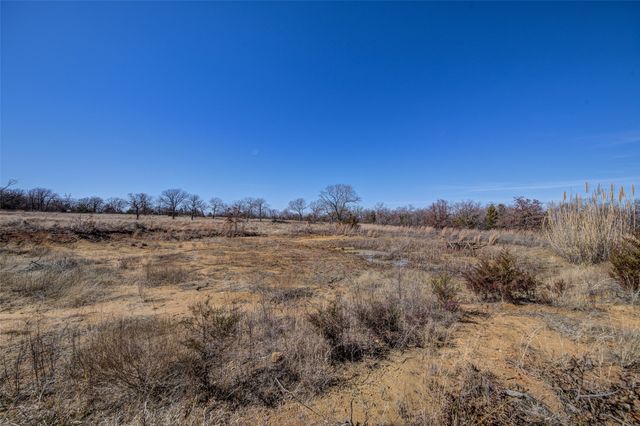 594 Carter Lake Drive, Bowie, TX 76230