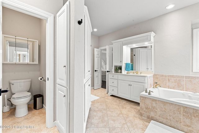 6914 Bridgepointe Blvd, Prospect, KY 40059