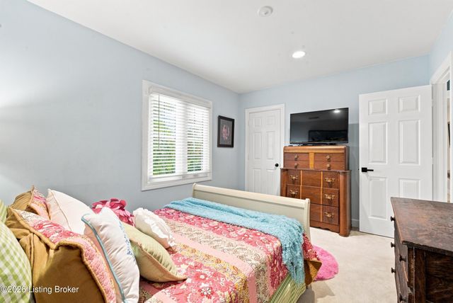 6914 Bridgepointe Blvd, Prospect, KY 40059