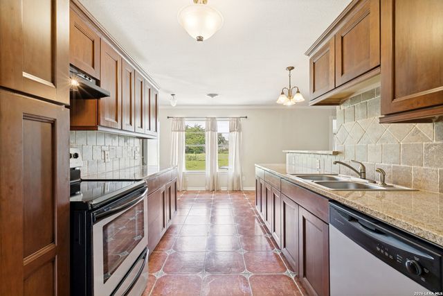 715 E SUNSHINE DR, San Antonio, TX 78228
