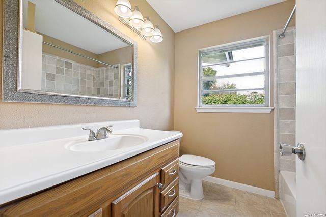 715 E SUNSHINE DR, San Antonio, TX 78228