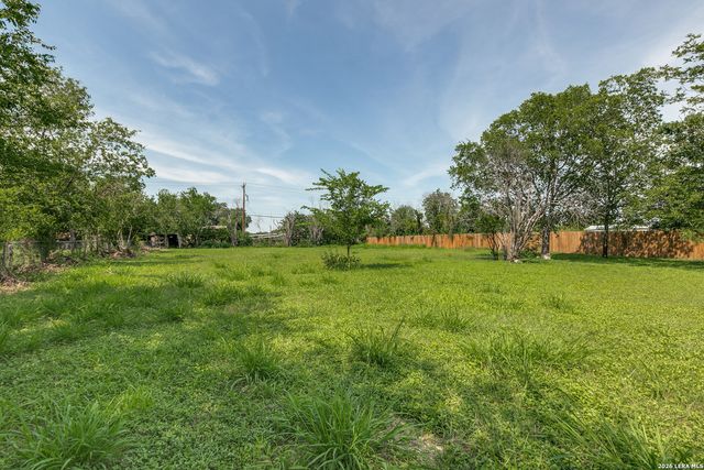 715 E SUNSHINE DR, San Antonio, TX 78228