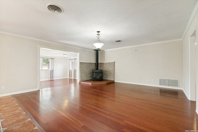 715 E SUNSHINE DR, San Antonio, TX 78228