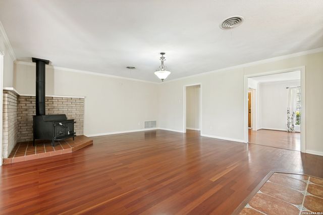 715 E SUNSHINE DR, San Antonio, TX 78228