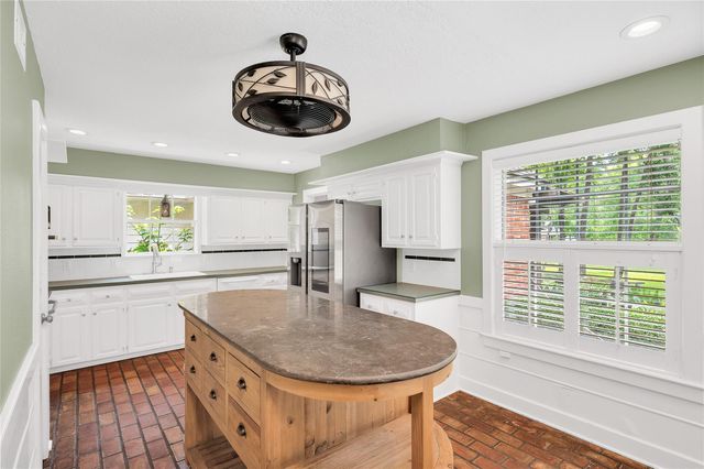 738 Stone Mountain Drive, Conroe, TX 77302