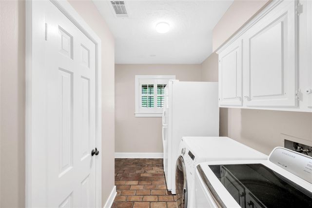 738 Stone Mountain Drive, Conroe, TX 77302