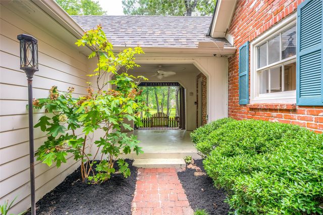738 Stone Mountain Drive, Conroe, TX 77302