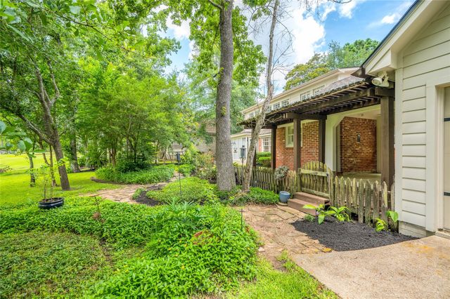 738 Stone Mountain Drive, Conroe, TX 77302
