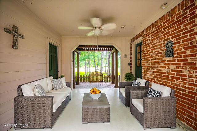 738 Stone Mountain Drive, Conroe, TX 77302
