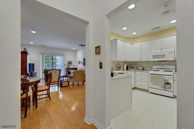 100 Ridgewood Rd 215, Washington Twp., NJ 07676