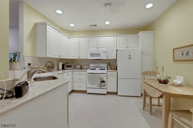 100 Ridgewood Rd 215, Washington Twp., NJ 07676