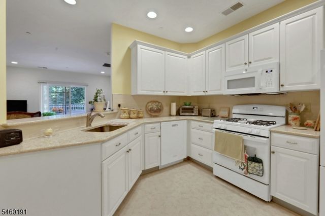 100 Ridgewood Rd 215, Washington Twp., NJ 07676