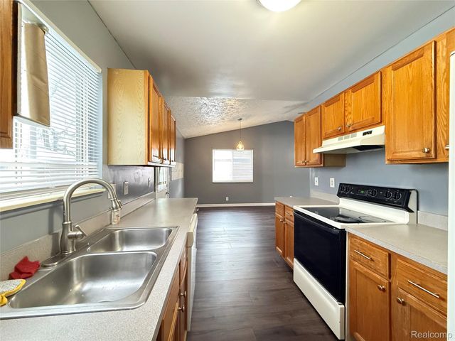 22074 Bach Street, Warren, MI 48091