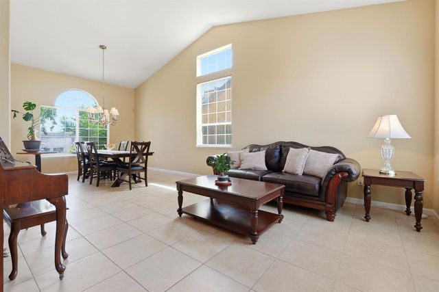 2516 Du Bois Dr, Roseville, CA 95661