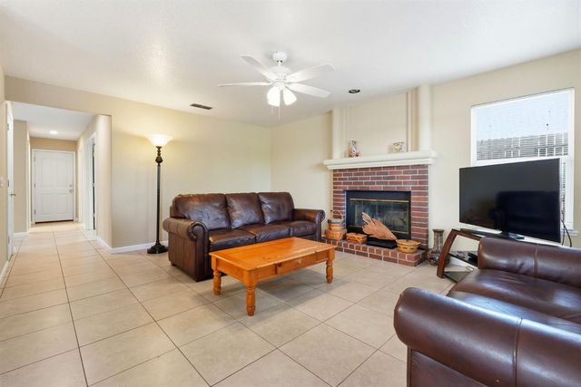 2516 Du Bois Dr, Roseville, CA 95661