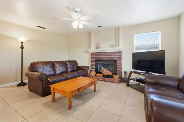 2516 Du Bois Dr, Roseville, CA 95661