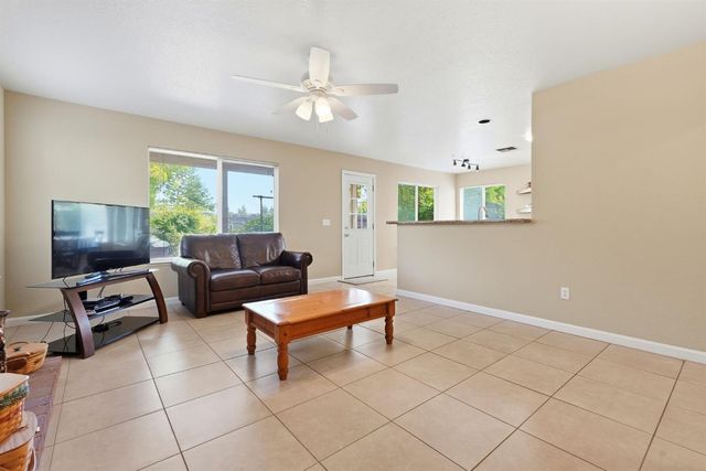 2516 Du Bois Dr, Roseville, CA 95661