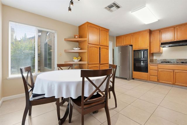 2516 Du Bois Dr, Roseville, CA 95661