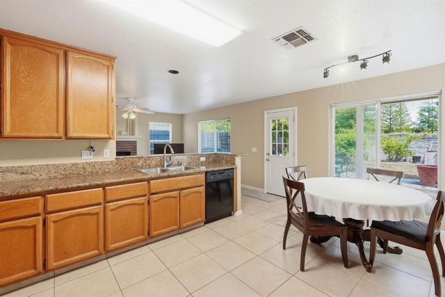 2516 Du Bois Dr, Roseville, CA 95661