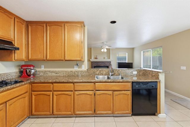 2516 Du Bois Dr, Roseville, CA 95661