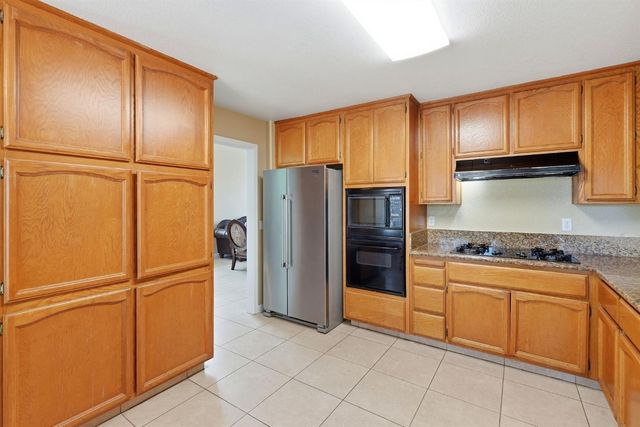 2516 Du Bois Dr, Roseville, CA 95661