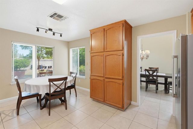 2516 Du Bois Dr, Roseville, CA 95661