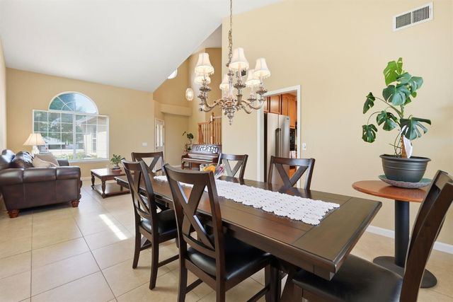 2516 Du Bois Dr, Roseville, CA 95661