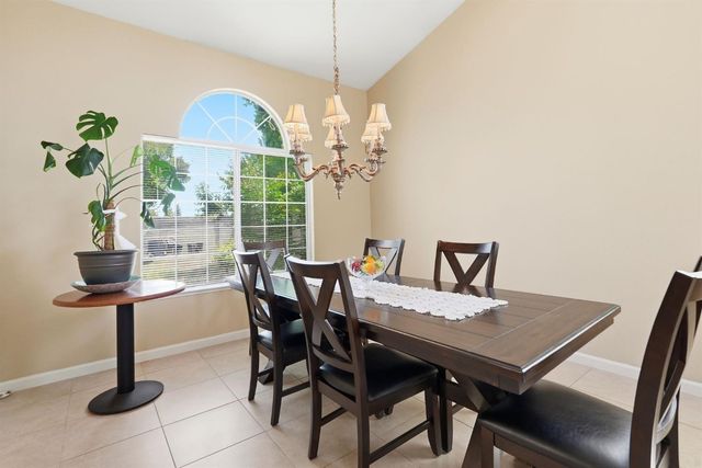 2516 Du Bois Dr, Roseville, CA 95661