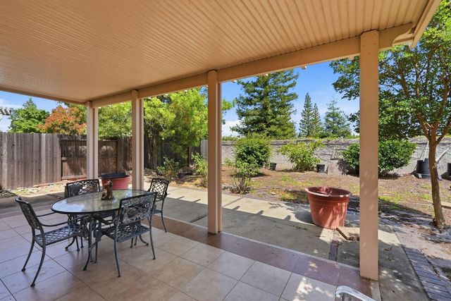 2516 Du Bois Dr, Roseville, CA 95661