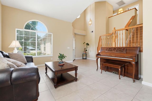 2516 Du Bois Dr, Roseville, CA 95661