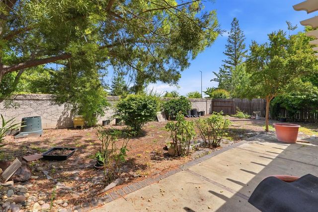 2516 Du Bois Dr, Roseville, CA 95661