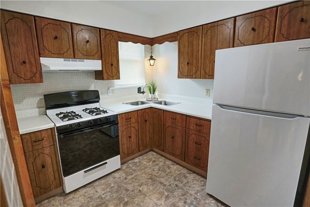 126 Overland Ave, Duquesne, PA 15110