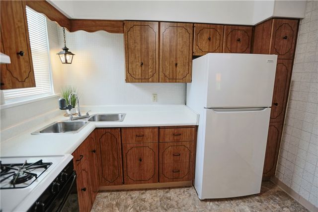 126 Overland Ave, Duquesne, PA 15110