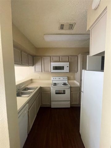 2263 Millstone Drive B, Houston, TX 77073