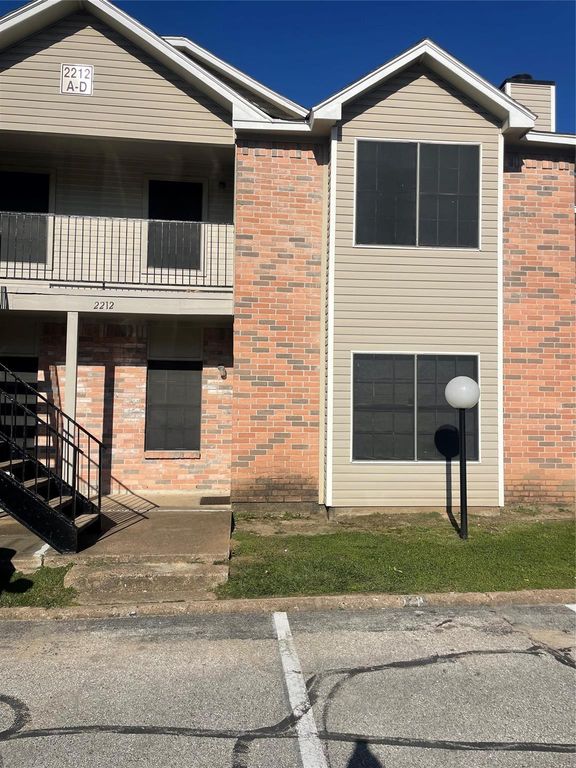2263 Millstone Drive B, Houston, TX 77073