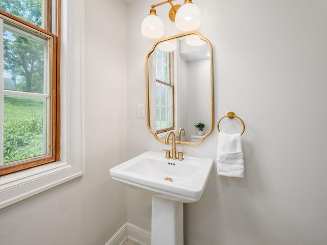 1490 Stratford Road, Delaware, OH 43015