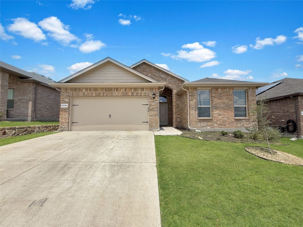 9720 Calhoun Falls Drive, Fort Worth, TX 76108