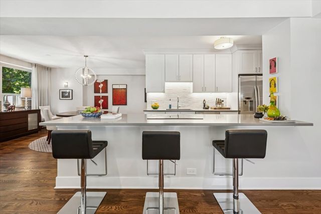 3180 N Lake Shore Drive 2H, Chicago, IL 60657