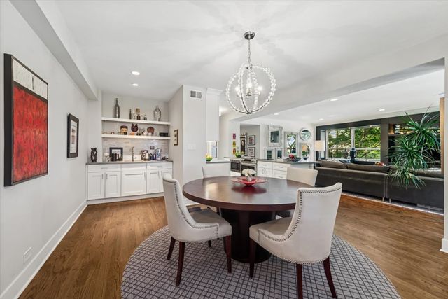 3180 N Lake Shore Drive 2H, Chicago, IL 60657