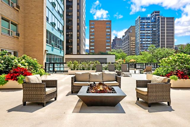 3180 N Lake Shore Drive 2H, Chicago, IL 60657