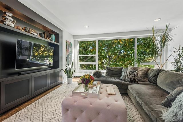 3180 N Lake Shore Drive 2H, Chicago, IL 60657