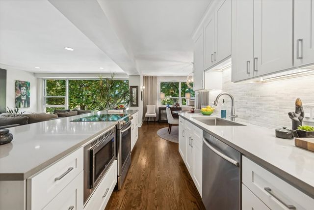 3180 N Lake Shore Drive 2H, Chicago, IL 60657