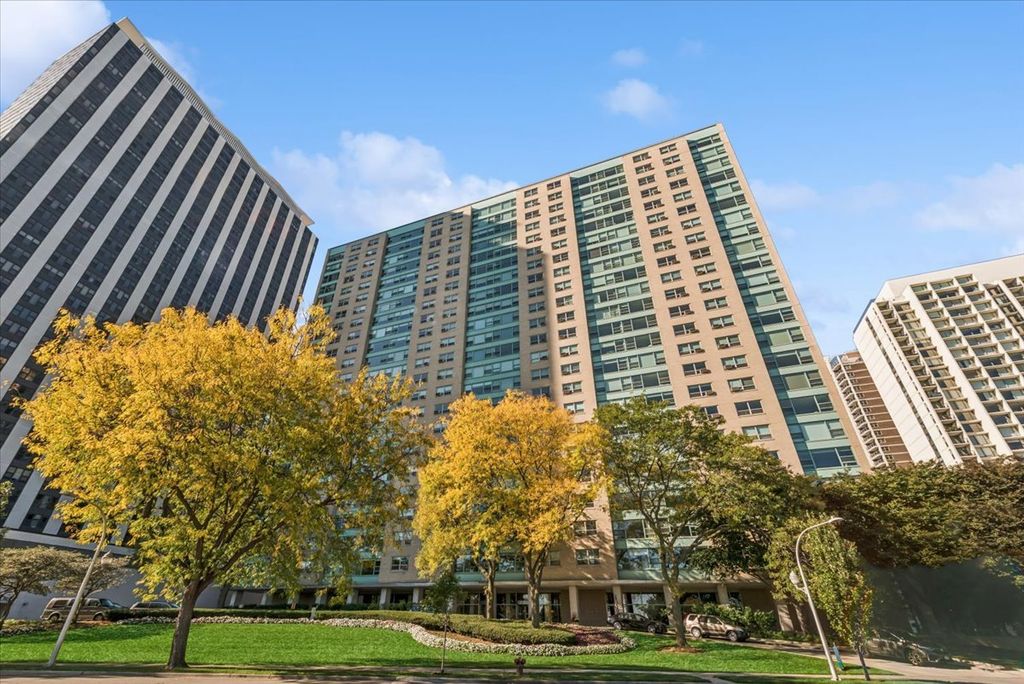 3180 N Lake Shore Drive 2H, Chicago, IL 60657