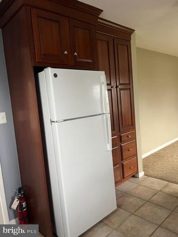 5960 LEEBEL RD, East Petersburg, PA 17520