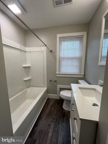 5960 LEEBEL RD, East Petersburg, PA 17520