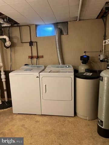 5960 LEEBEL RD, East Petersburg, PA 17520