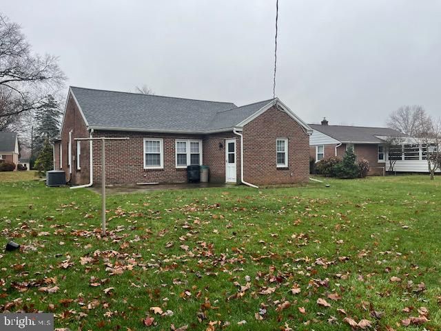 5960 LEEBEL RD, East Petersburg, PA 17520